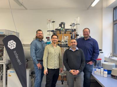 Solaveni team at the lab